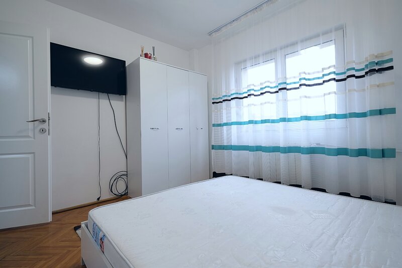 Obor, super apartament 2 camere decomandate, etaj 4, in bloc 1979